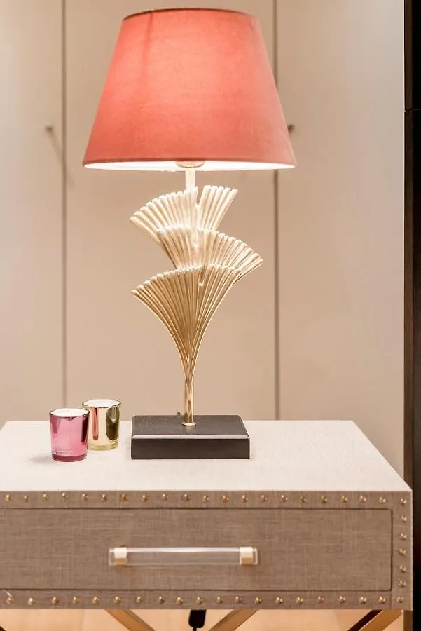 Off The Shard Xxl Design Family House With Garden Apartment London